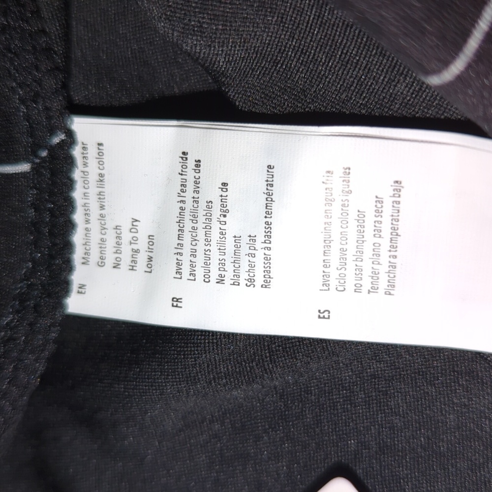 SWS ESSENTIALS Zipper Pocket Legging Small NWT - Picture 11 of 14